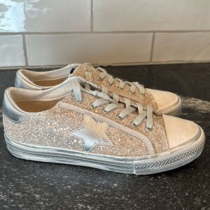 Vintage Havana Alive- Chunky Glitter Silver size 8